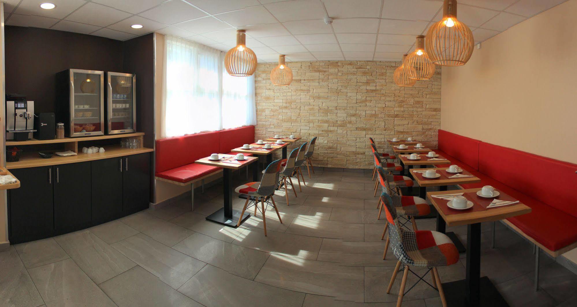 Wink Hotel Juvisy ภายนอก รูปภาพ